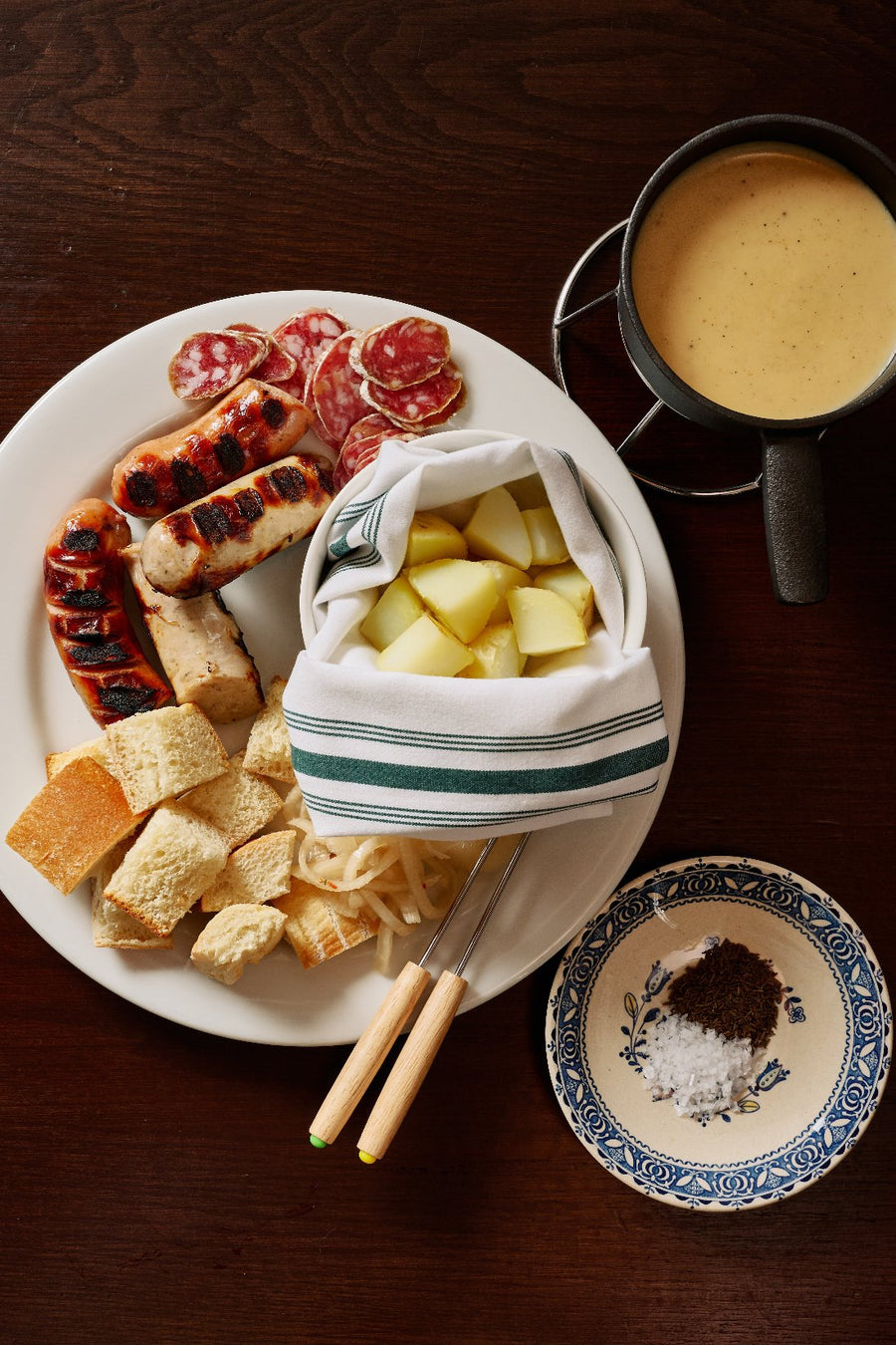 Fondue, fondue pot, bratwust, bread