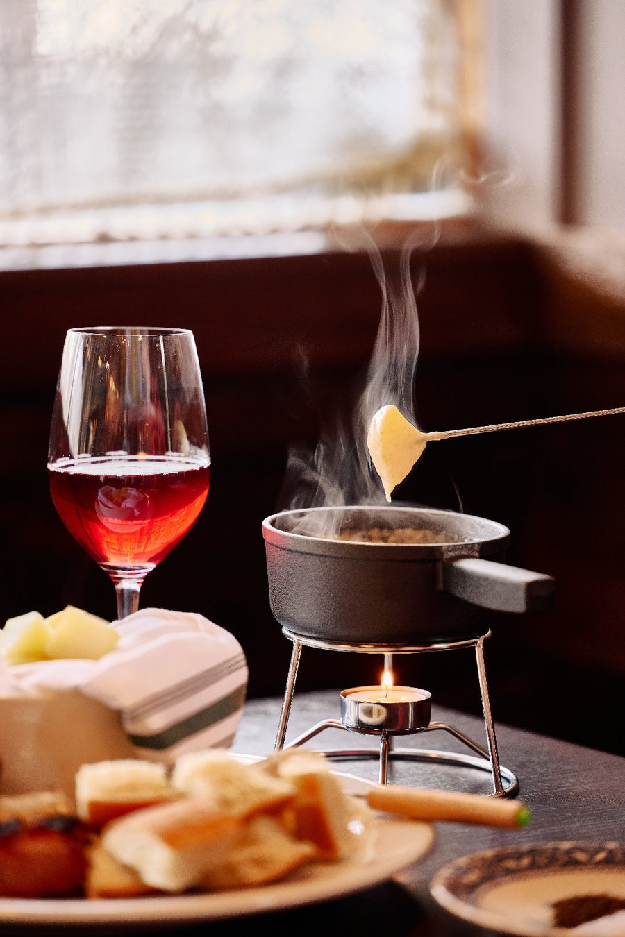 Steamy Fondue bratwurst wine